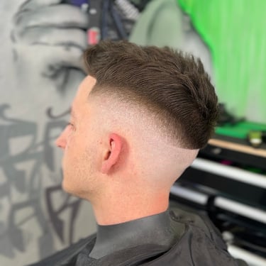 skin fade modernus kirpimas