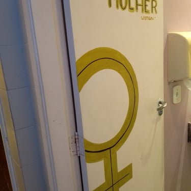 fresque porte hostel brésil