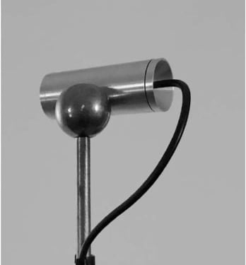 Foco técnico orientable VOLTA con cabezal cilíndrico y diseño metálico industrial