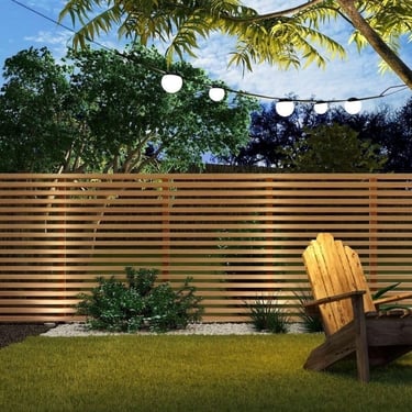 Cerramiento exterior con lamas verticales en madera para jardín residencial con privacidad y diseño natural