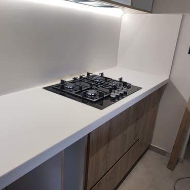 ΠΑΓΚΟΣ ΚΟΥΖΙΝΑΣ CORIAN ΜΕ ΕΣΤΙΕΣ ΥΓΡΑΕΡΙΟΥ