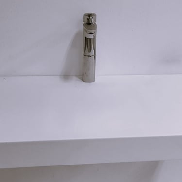 ΒΑΣΗ ΓΙΑ ΝΙΠΤΗΡΑ ΜΠΑΝΙΟΥ SOLID SURFACES