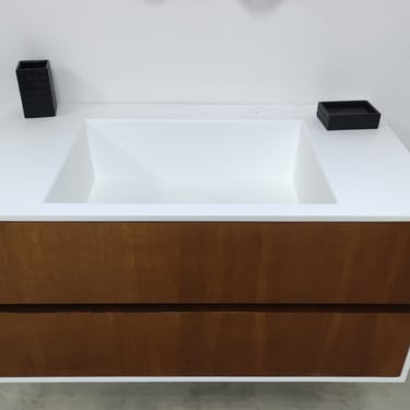 ΕΠΙΠΛΟ ΜΠΑΝΙΟΥ ΜΕ ΕΠΕΝΔΥΣΗ ΚΑΙ ΝΙΠΤΗΡΑ SOLID SURFACES