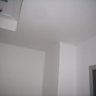 ΤΟΙΧΟΠΟΙΙΑ ΚΑΙ ΤΑΒΑΝΙ ΧΕΙΡΟΥΡΓΕΙΟΥ SOLID SURFACES