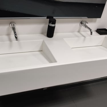 MATRIX T ΔΥΟ ΓΟΥΡΝΕΣ SOLID SURFACES