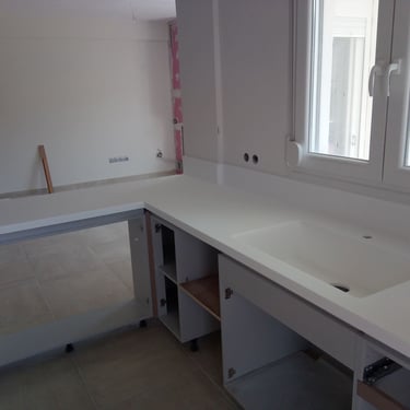 SOLID SURFACES ΠΑΓΚΟΣ ΜΕ ΠΛΑΙΝΟ