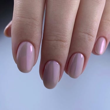 Pink manikiuras su geliniu lakavimu Vilniuje