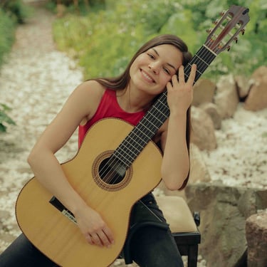 nina golubovic klassische gitarre