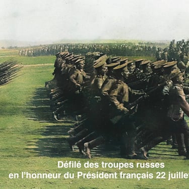 Défilé des troupes à Krasnoie-Selo