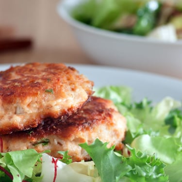 salmon prepper patties on a bed of lettuce