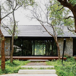 Traditional Koodaram Lounge