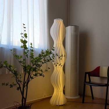 0390 Luminária De Chão Classic Amêndoa com Cúpula Off White Tebarrot Móveis
