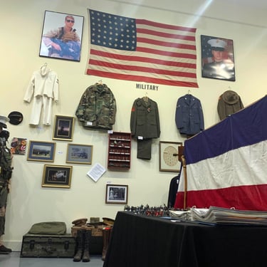 US flag, soldiers, uniforms 