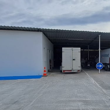 Flota de vehículos de NCT Painting preparada para cubrir proyectos en toda la isla