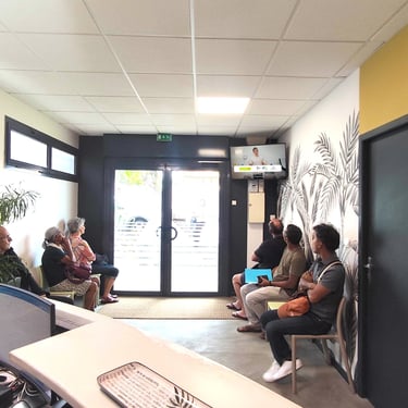 ecran salle d'attente médical.png