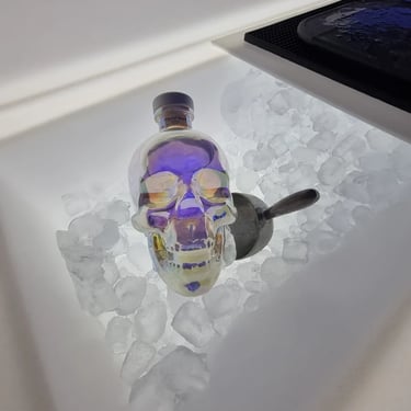 Glow Bar ice bucket glowing at its finests during a 21st Celebration in Redlandbay, Redlands - party hire by SweetAz Co.