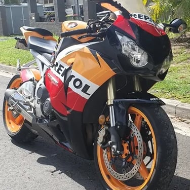 Party specialists onsite at a 50th Birthday in Wellingtonpoint, Redlands - party hire by SweetAz Co.