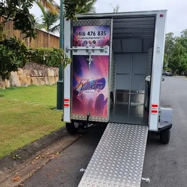 Shimmer Wall captured at a Gold 18Th in Redlandbay, Redlands - party hire by SweetAz Co.