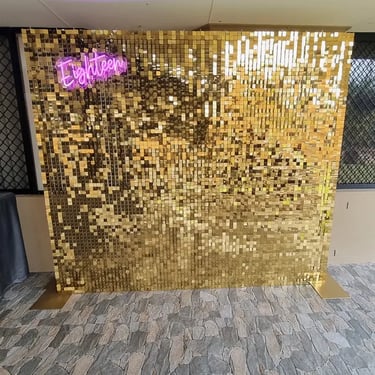 Shimmer Wall setup for a Gold Birthday in Redlandbay, Redlands - party hire by SweetAz Co.