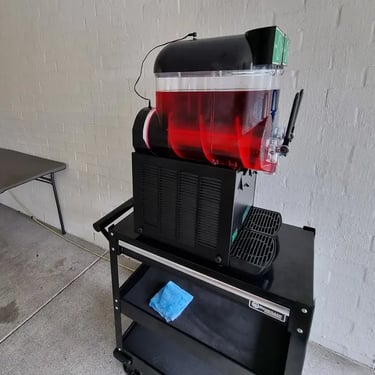 Slushie Machine featured at a 10th Birthday in Hillcrest, Logan - party hire by SweetAz Co.
