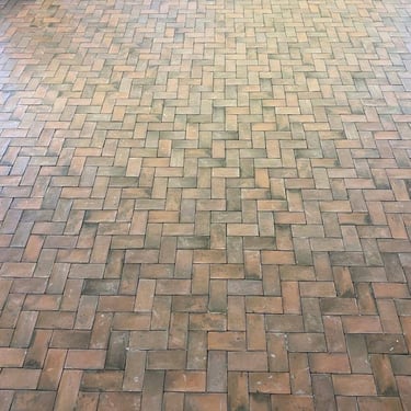 Floor tile
