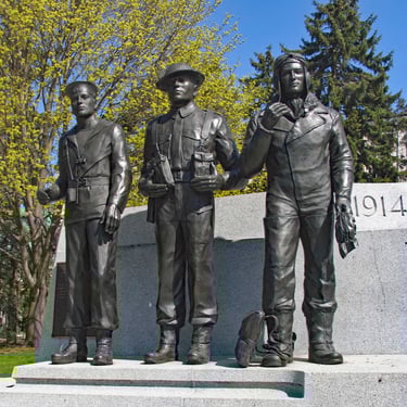 War Memorial soldiers statutes