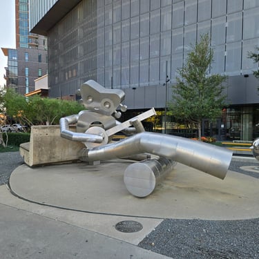 The Travelling Man: Waiting on a Train - Dallas