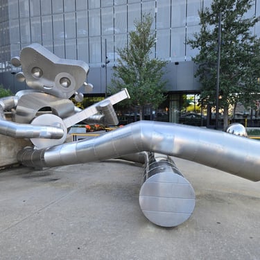 The Travelling Man: Waiting on a Train - Dallas