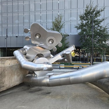 The Travelling Man: Waiting on a Train - Dallas