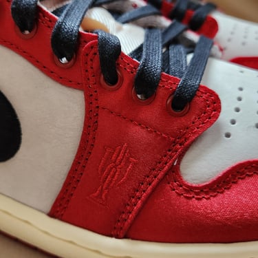 Jordan 1 Low Trophy Room 'Away'