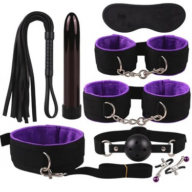 طقم ألعاب زوجية فاخر مع كلبشات جلد فرو بنفسجي وملحقات متنوعة بتصميم أنيق وجودة عالية مع تغليف سري