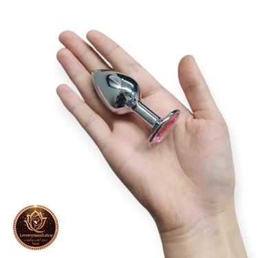 سدادة معدنية بكرستالة وردية من متجر ألعاب وأدوات زوجية، توصيل آمن وسري لكل مدن السعودية والدفع عند الاستلام.