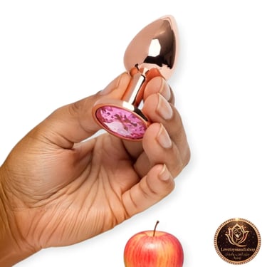 سدادة روز جولد فاخرة بكريستال وردي - متجر أدوات زوجية يدعم الدفع عند الاستلام