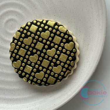 Black and gold lustre love fondant cookie