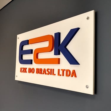 Painel com logotipo 3d para parede da recepção