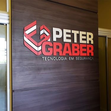 Logotipo para recepção em aço inox e acrílico