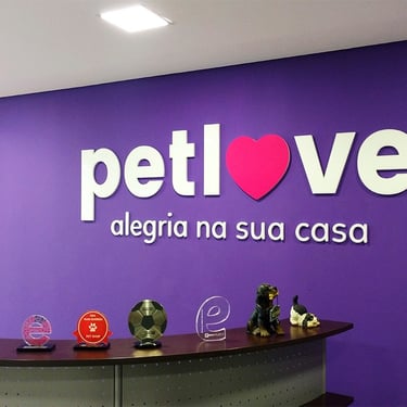 Letra caixa em acrílico para parede de recepção