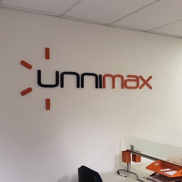 logotipo em acrílico para parede de escritório