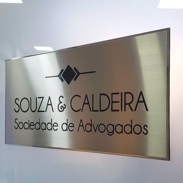 Placa em aço escovado para porta entrada de escritório