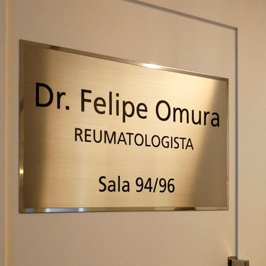 Placa em aço escovado para porta entrada de escritório