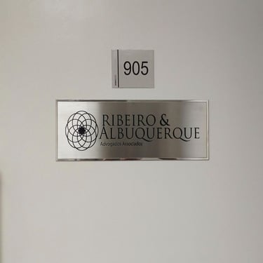 Placa em aço escovado para porta entrada de escritório