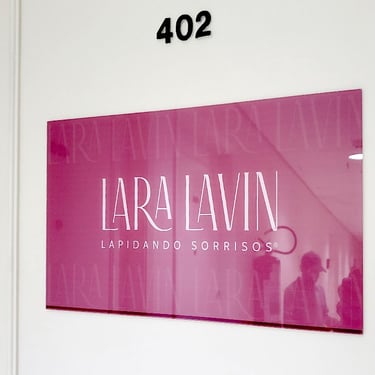 Placa em acrílico para porta entrada de consultório