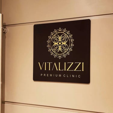 Placa em acrílico para porta de de entrada de clínica