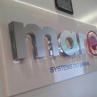 Placa em acrílico para porta entrada de escritório