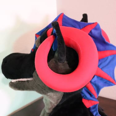 A dragon head made by Teto Creations featuring large curly horns, expressive moving eyelids and silicone teeth