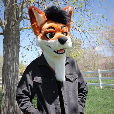 Fox fursuit head made by dizzyav8r in association with Teto creations featuring full lining, 2d eyes and a pick able nose