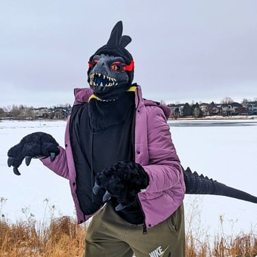A incorporator fursuit Dino mask made by Teto Creations Featuriong a line of horns, 3d printed eyes and a painted gradient