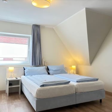 Hotel DunenNest - Kleine Suite, Schlafzimmer, bequemes Doppelbett