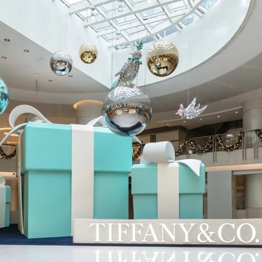 Tiffany Blue Gift Boxes with Bird on Bauble for Delight of Gifting Atrium at ELEMENTS Hong Kong by DEFARA