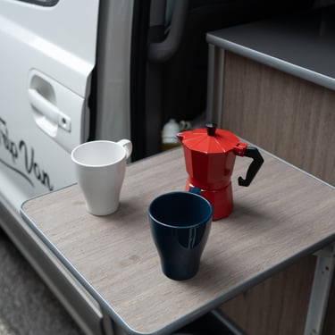 Hiunday Starex H-1. Furgoneta Camper EXPLORER. Mesita café. Macaronesiavan.com